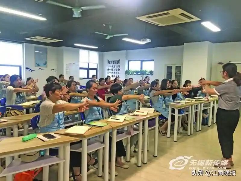 越来越多职场人学习傍身技能——育婴师、西点师培训取证人数倍增