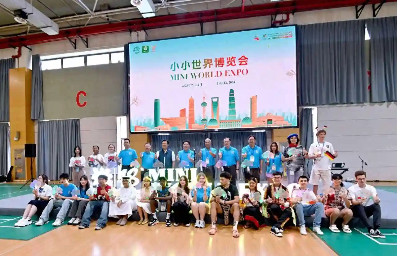 太酷啦！互动营中“小小世界博览会”开馆 仿佛环游了一圈世界