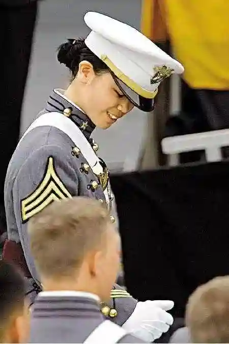 西点军校首位华裔女状元：小布什亲自面见！刘洁：美国不懂中国