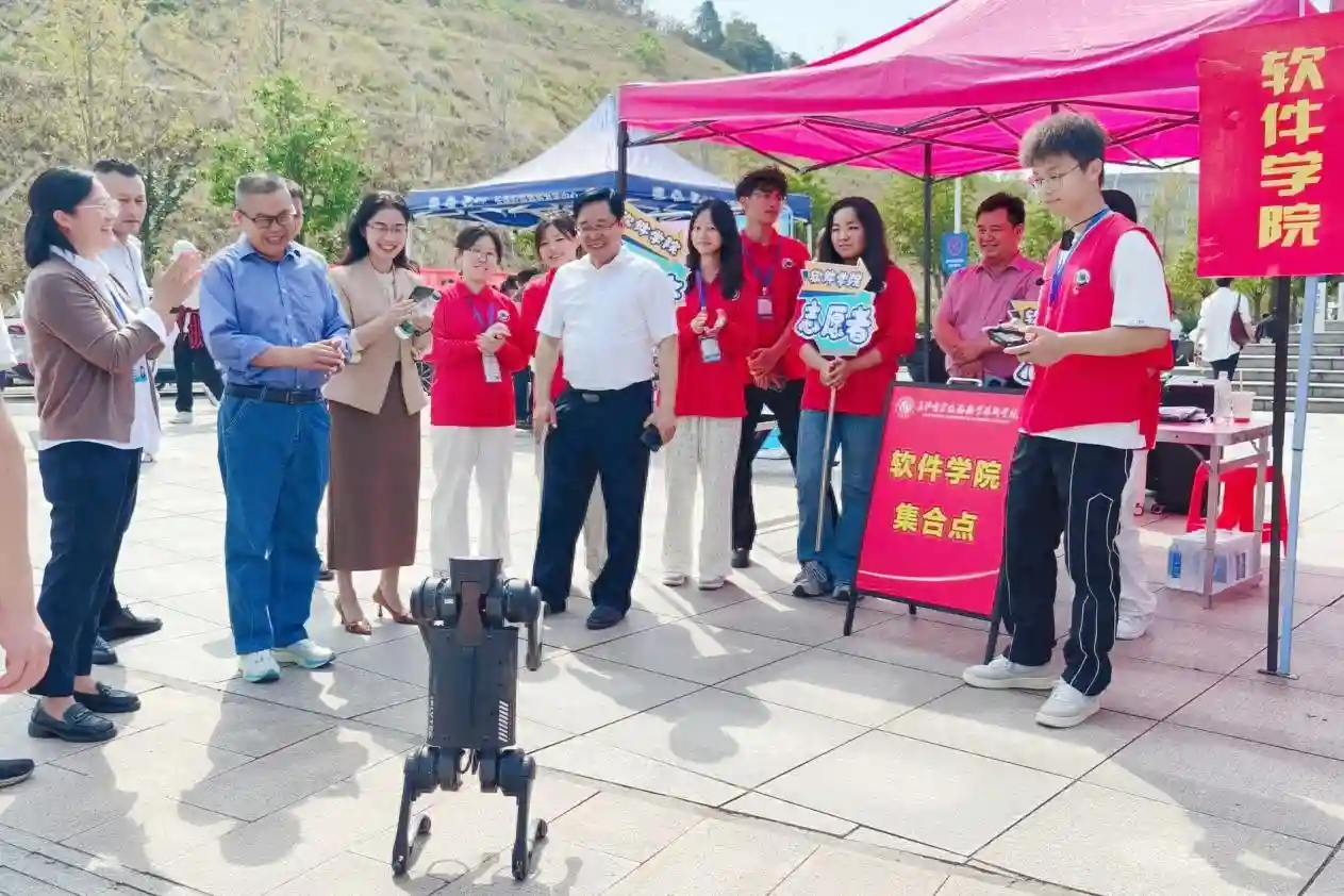 开学第一天就与学长PK技能！长沙商贸旅游职院近4000名新生报到