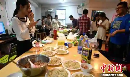 月收入上万 福建农大毕业生开“共享厨房”受热捧
