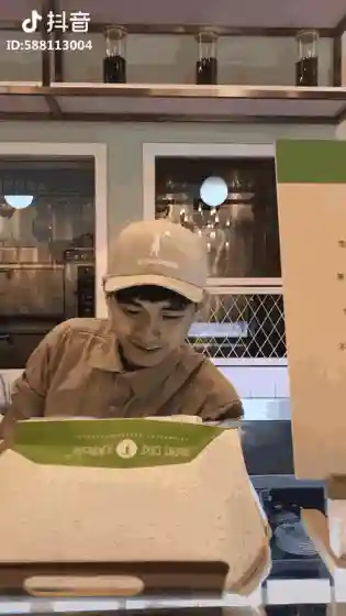 抖音200万赞！他不会说话，却用笑容治愈无数人，背后故事暖哭了