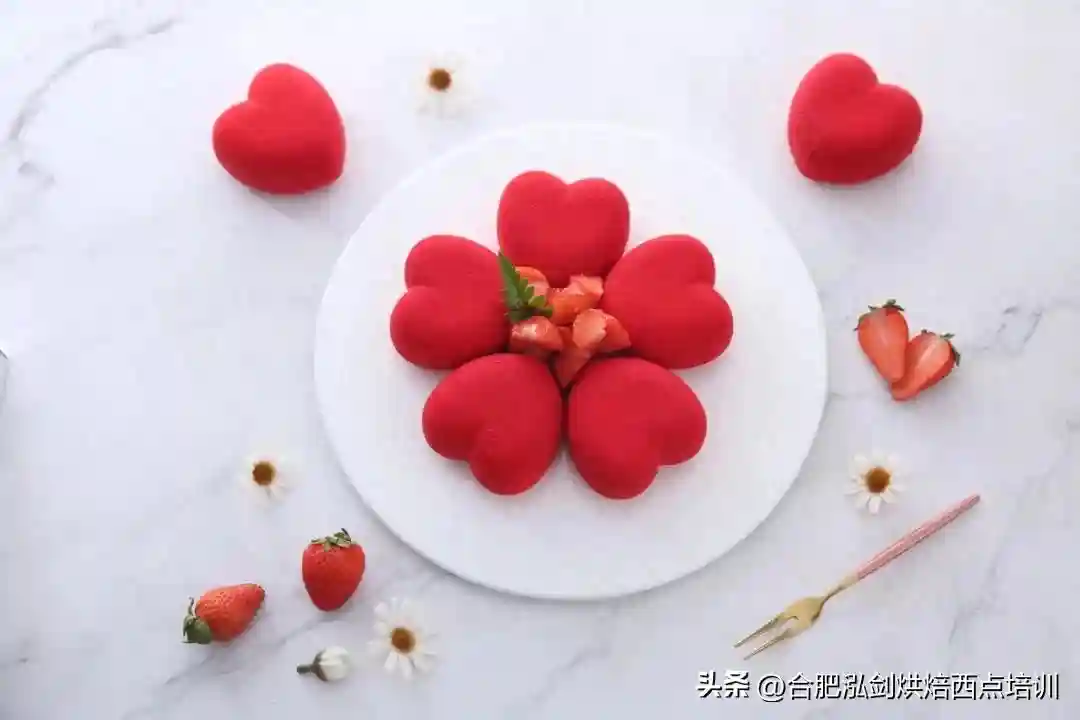 爱意姗姗来迟，却不缺席，520蛋糕图集分享，附上产品营销思路