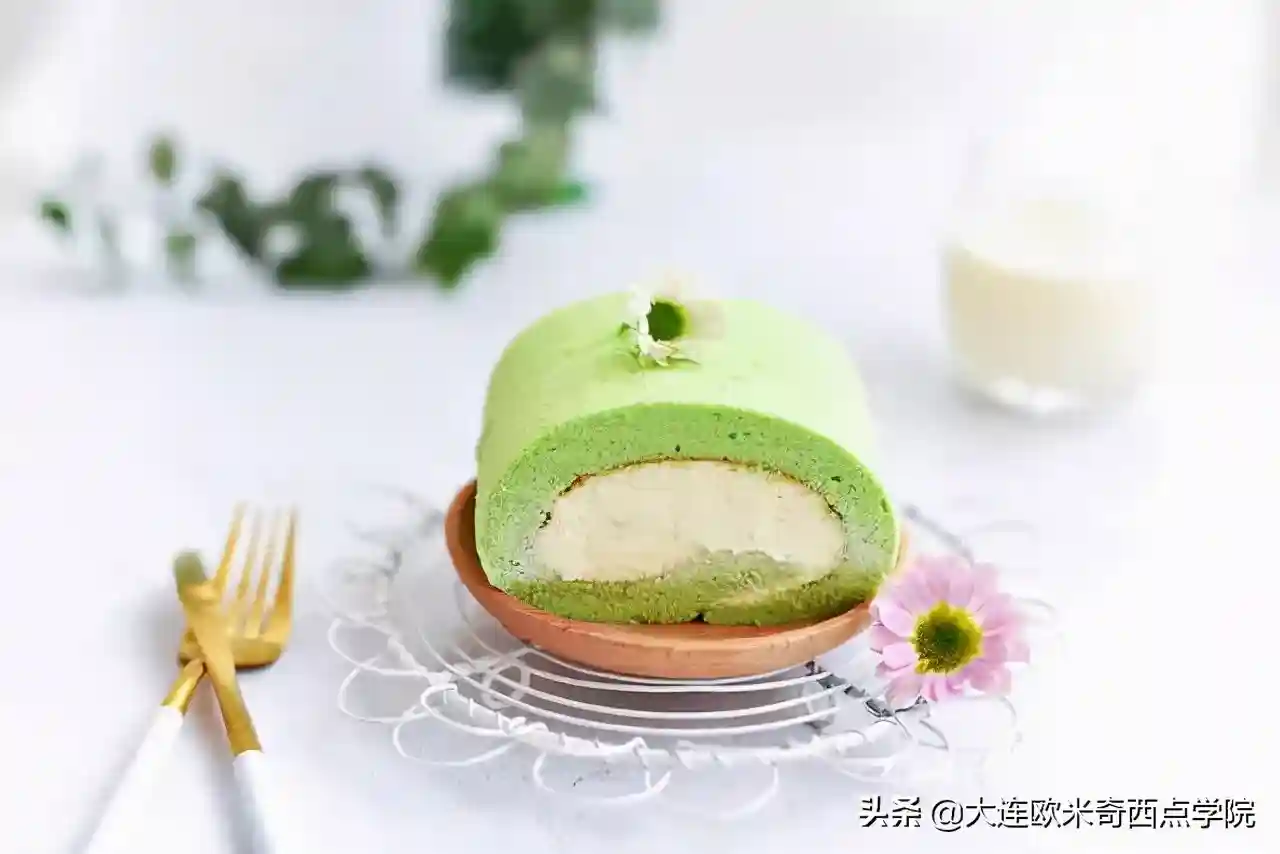 「无油抹茶卷」绵密的奶油，细腻的蛋糕，还有抹茶的清香