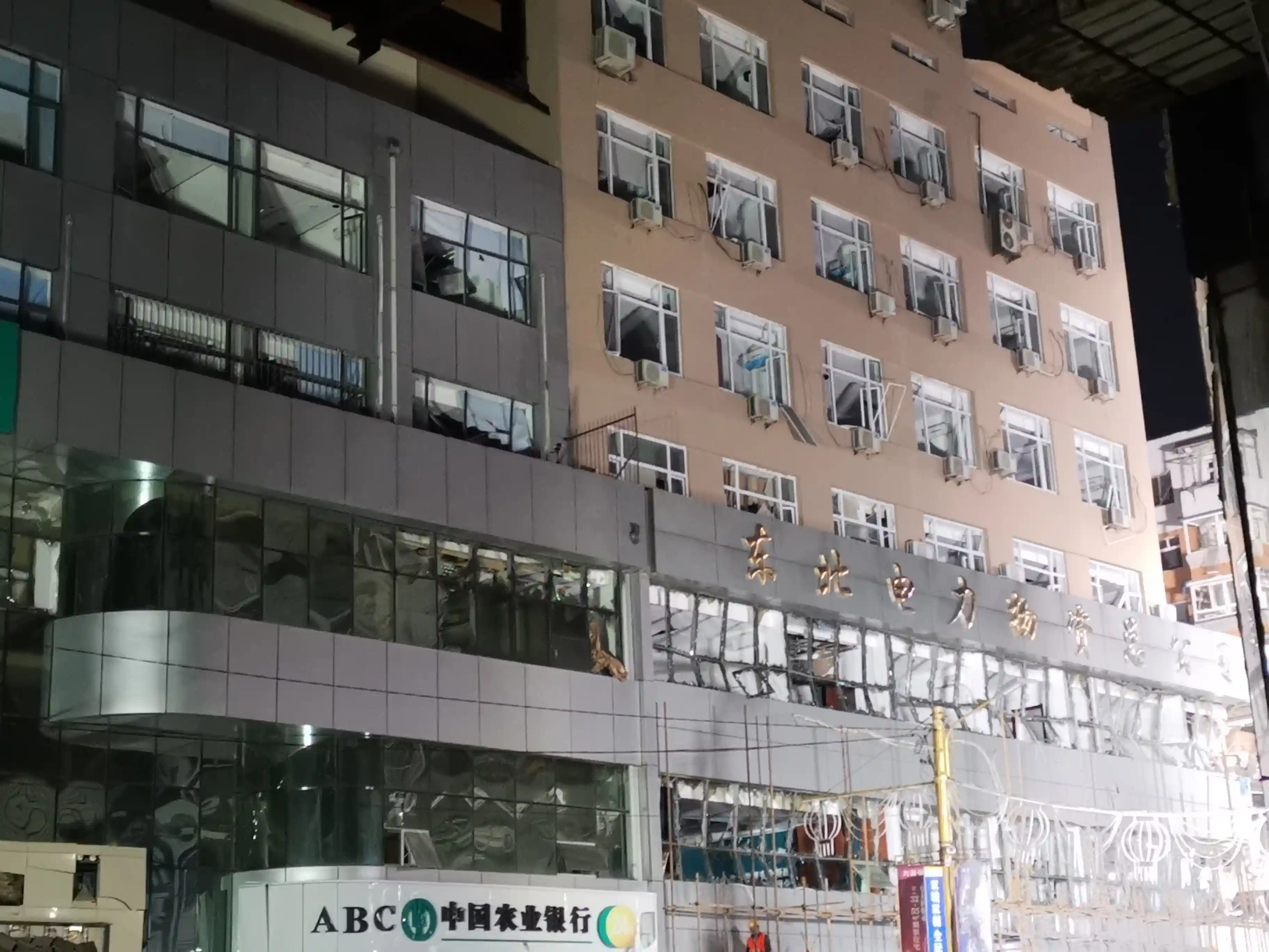 三工友亲历沈阳爆燃事故：两人被气浪甩出几米远，另一人遇难