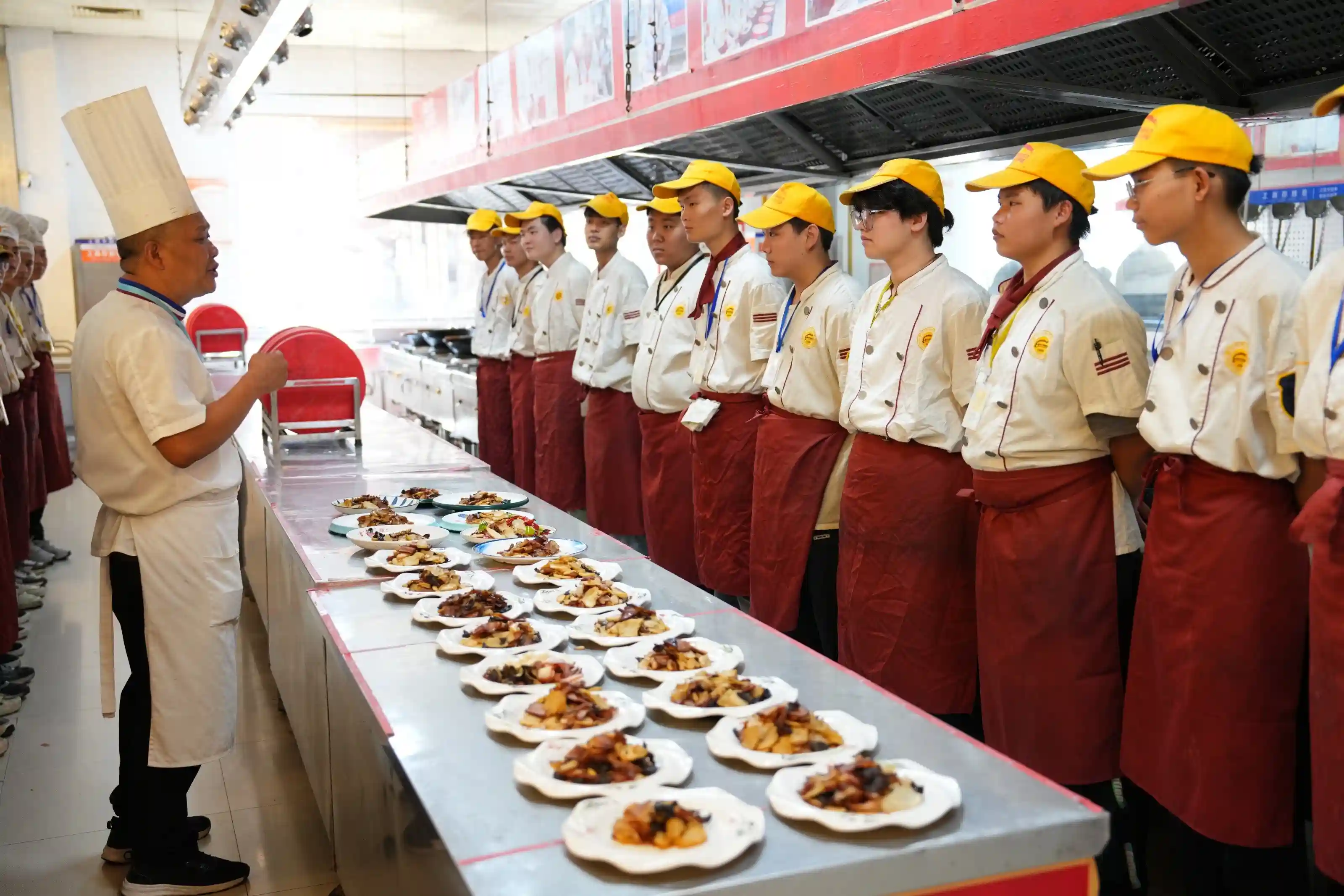 郑州新东方烹饪学校：校企融合下“订单” 培养有“食”力人才
