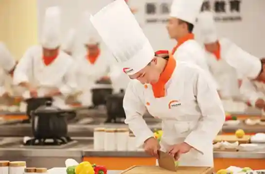 上海学厨师的厨师学校哪里好?