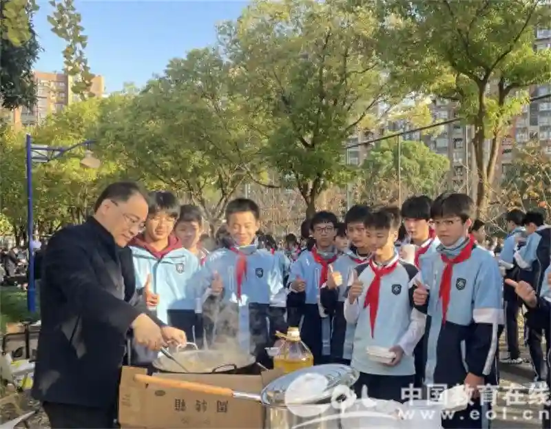 赴一场亲子之旅 杭州师范大学东城实验学校举行亲子嘉年华活动