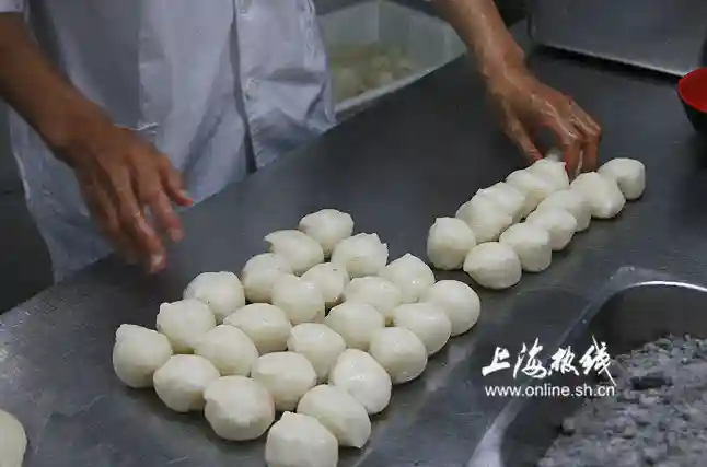 魔都100:双酿团条头糕…上海顶流网红糕团，就在这家百年老字号里