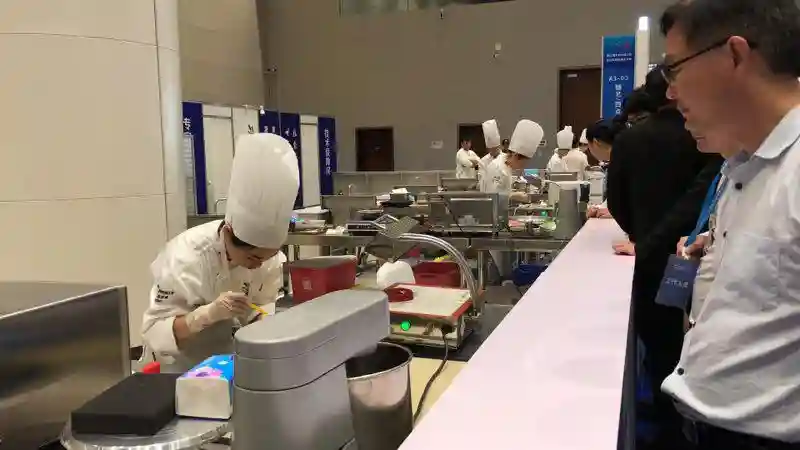 湖北技能达人表演糖艺西点项目夺人眼球