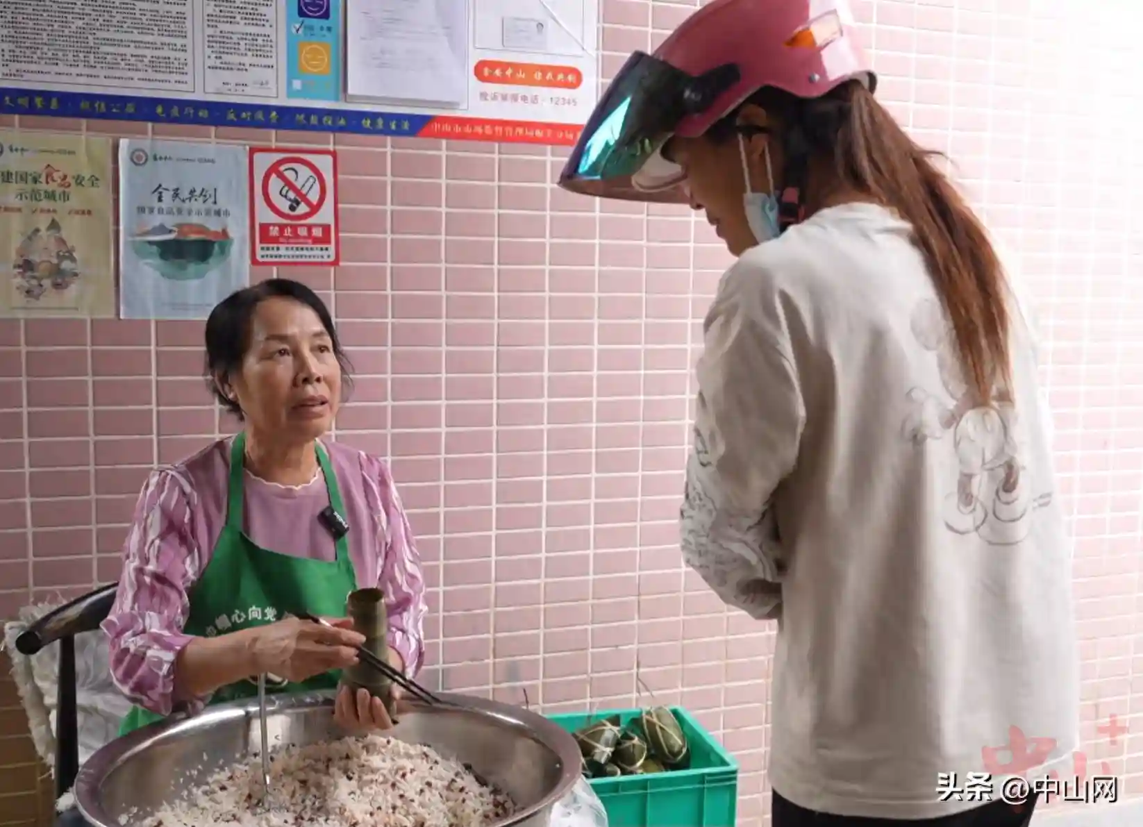 中山：手作糕点成就“富美家庭”