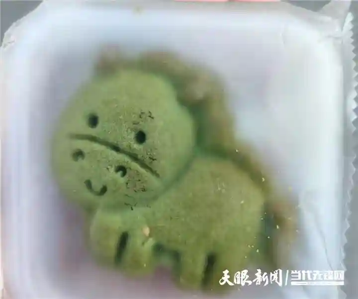 贵阳战疫｜“绿马”糕点！志愿者收到一份特别礼物