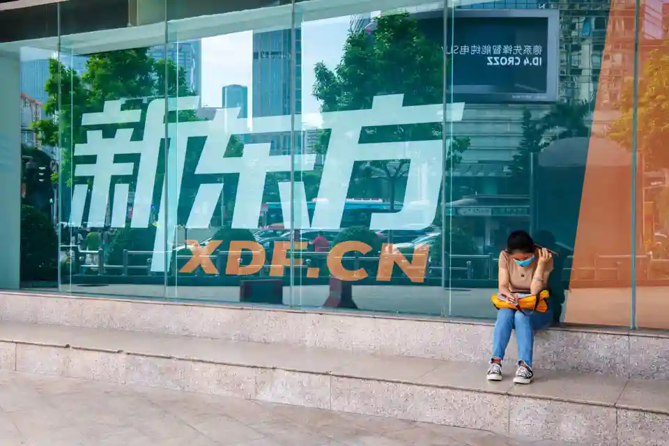 新东方“断臂求生”：裁员四万，高管减薪，退费百亿