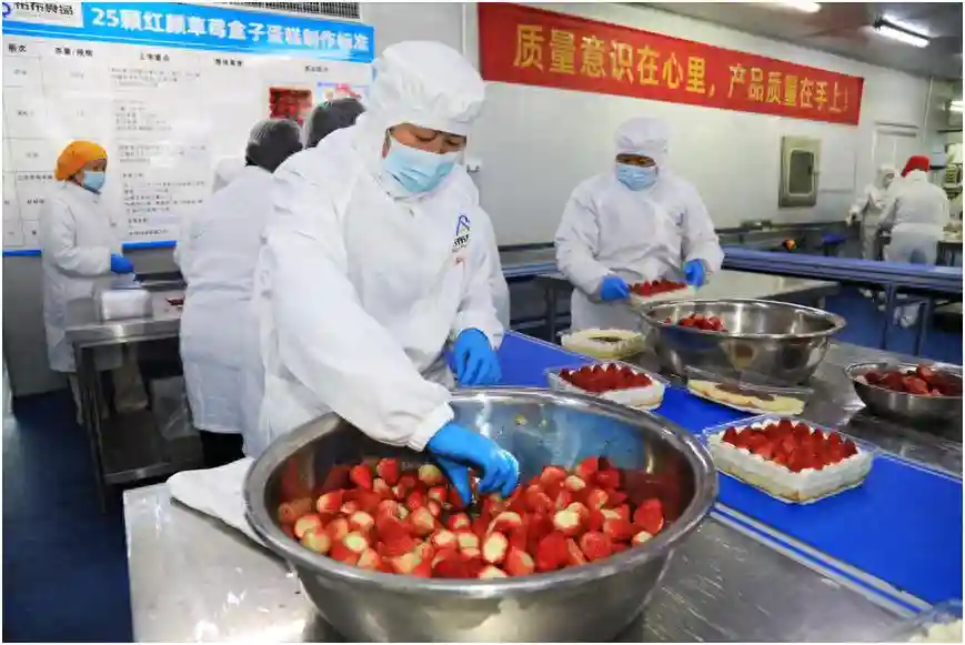 被买爆的盒马网红草莓盒子蛋糕来自南京这家工厂