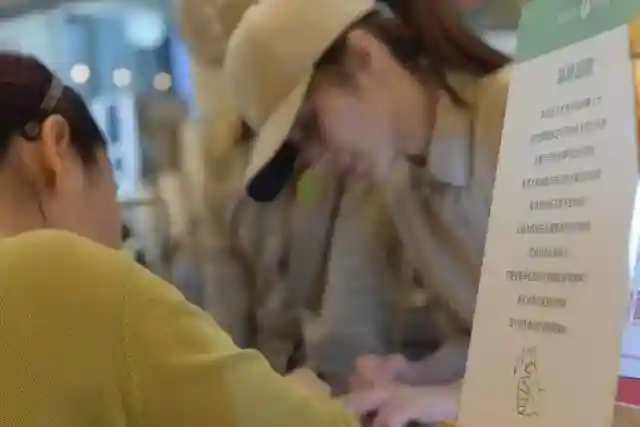 超暖！员工都是聋哑人，这家抚州人开的蛋糕店走红，上了中国国际电视台！