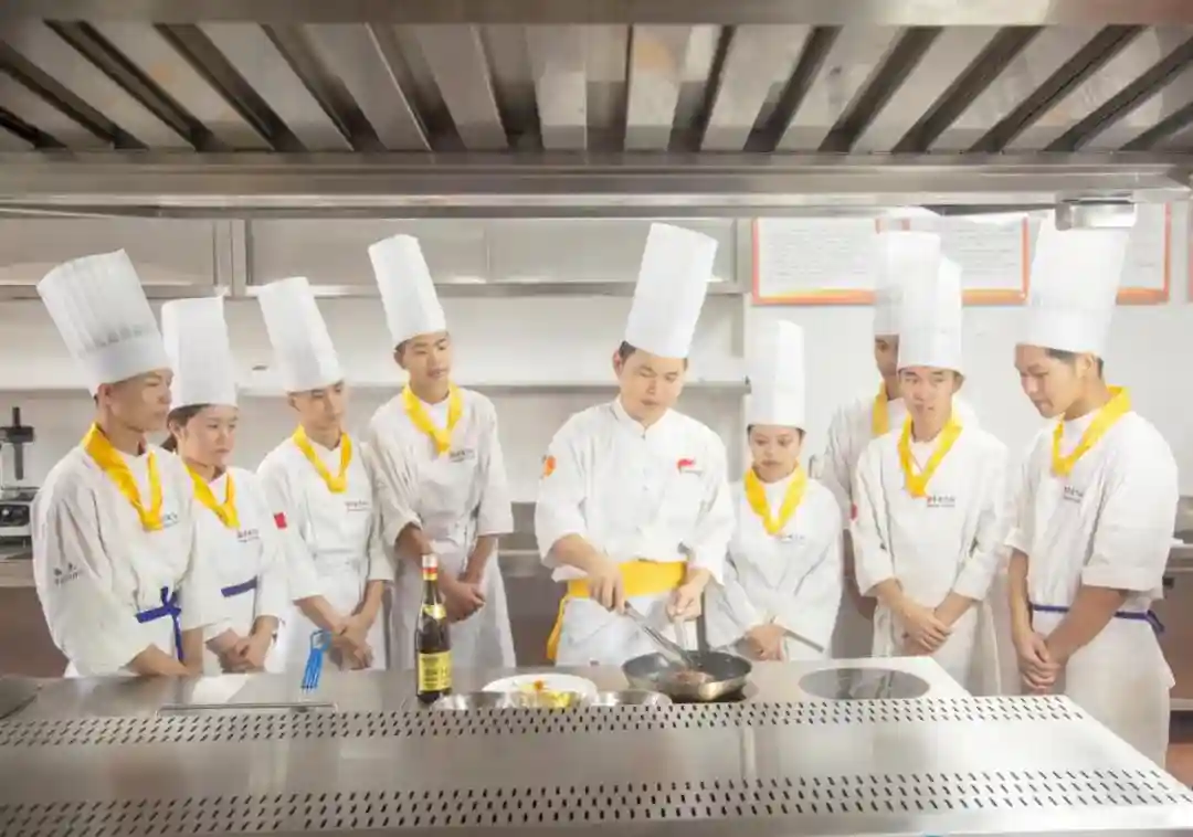 南宁新东方烹饪学校学费贵吗？