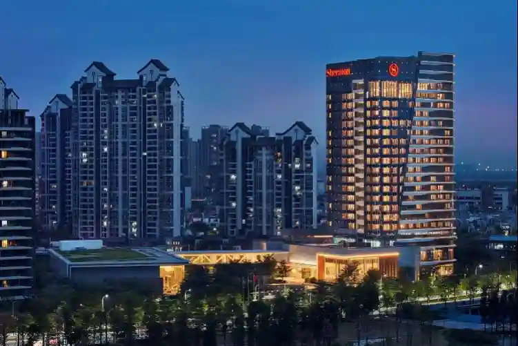 探店南沙越秀喜来登：房间都有超大落地窗，户外草坪浪漫又美丽
