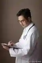 35岁男博士医生找对象条件很简单，却找不到满意的女友！