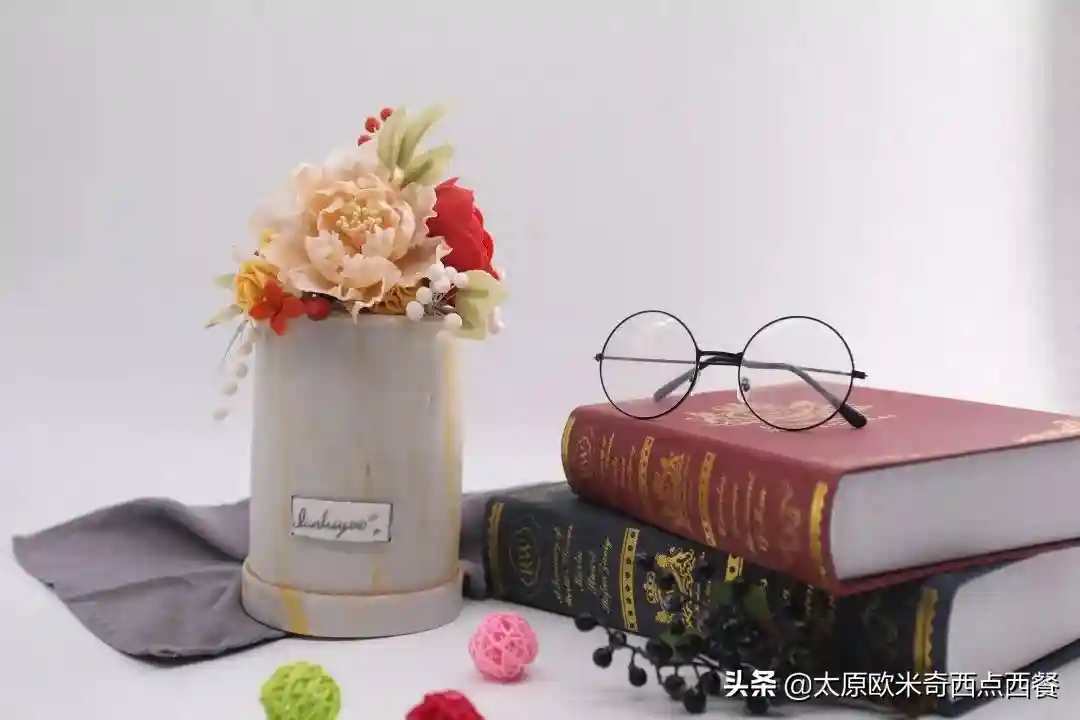 甜品艺术——你不知道的翻糖蛋糕