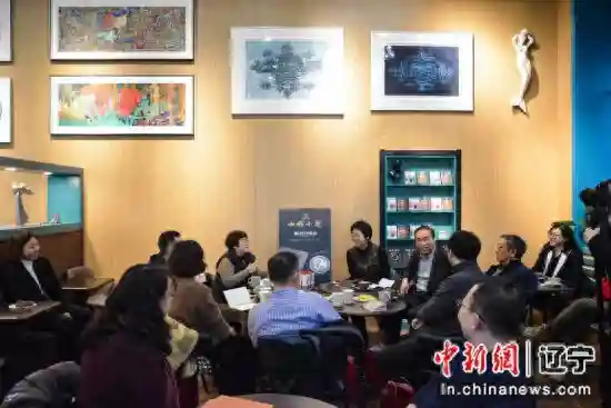 冬日雪暖阳:来"咖啡小巷" 听"和平故事"